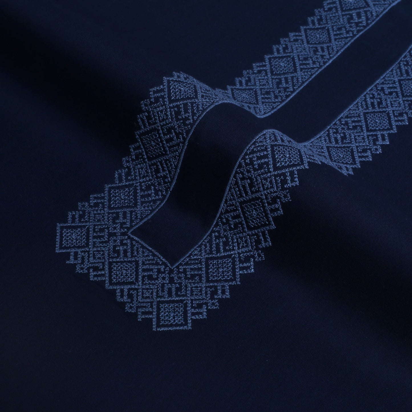Men Embroidered Unstitch Kameez Shalwar-Navy