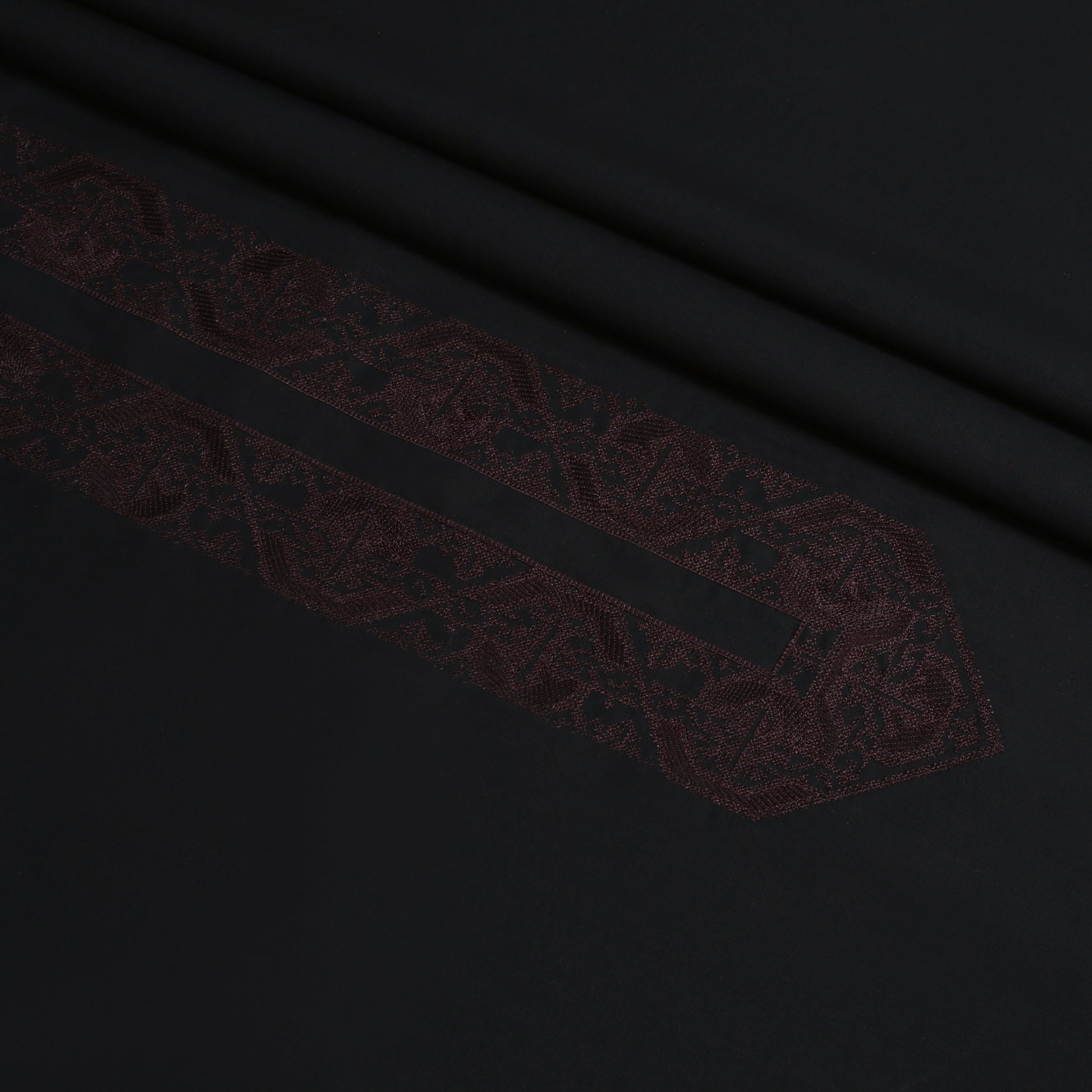 Men Unstitch Cross-Print Stitch Effect Embroidered Neckline - Black