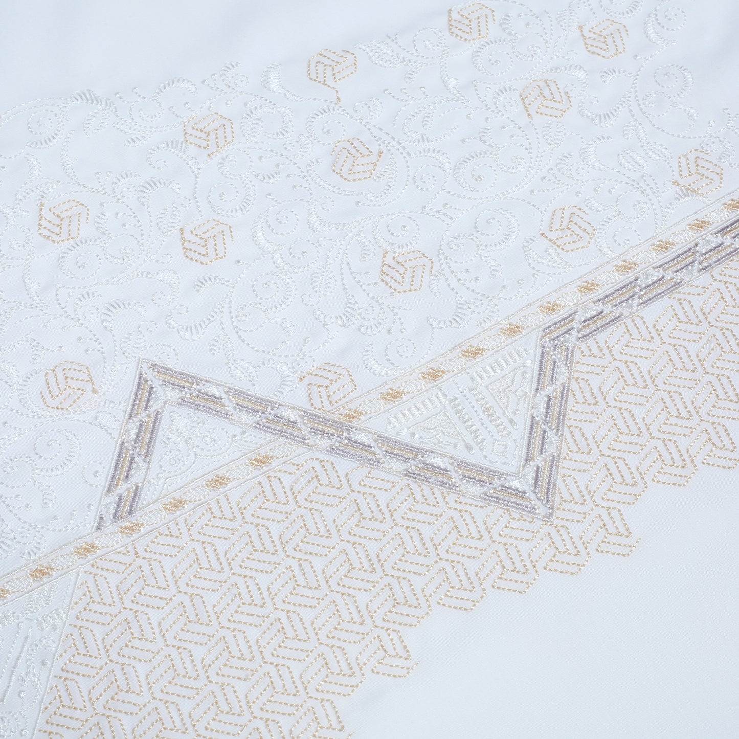 Men’s Off-White Embroidered Kameez Shalwar