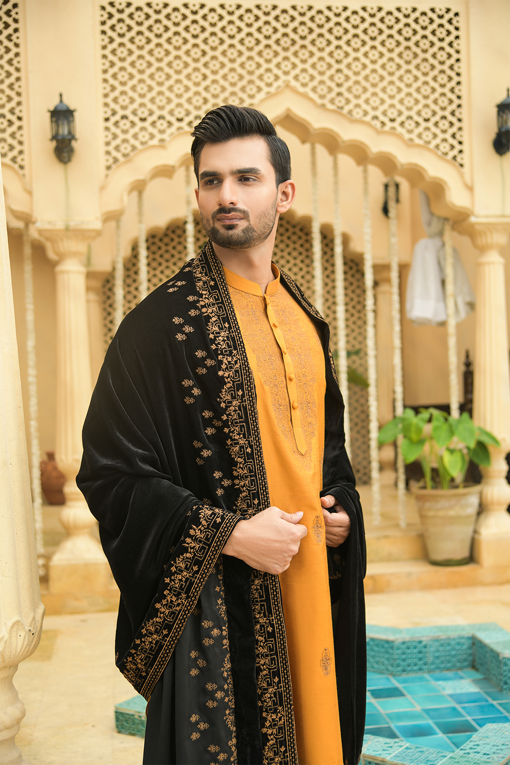 Shehnai Men Luxury Embroidered Velvet Shawl Black