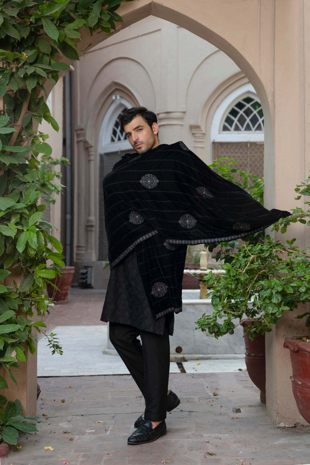 Men Luxury Embroidered Velvet Shawl Black