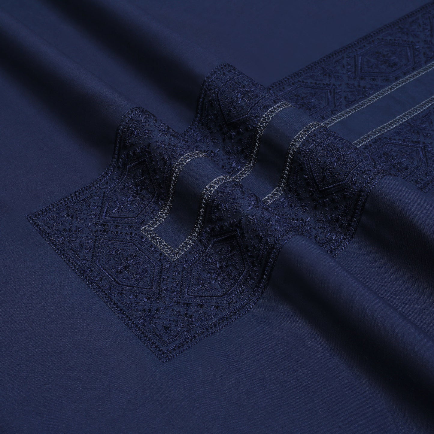 Men Unstitch Fancy Stitch-Embroidered Necline/Bann Kameez Shalwar - Navy