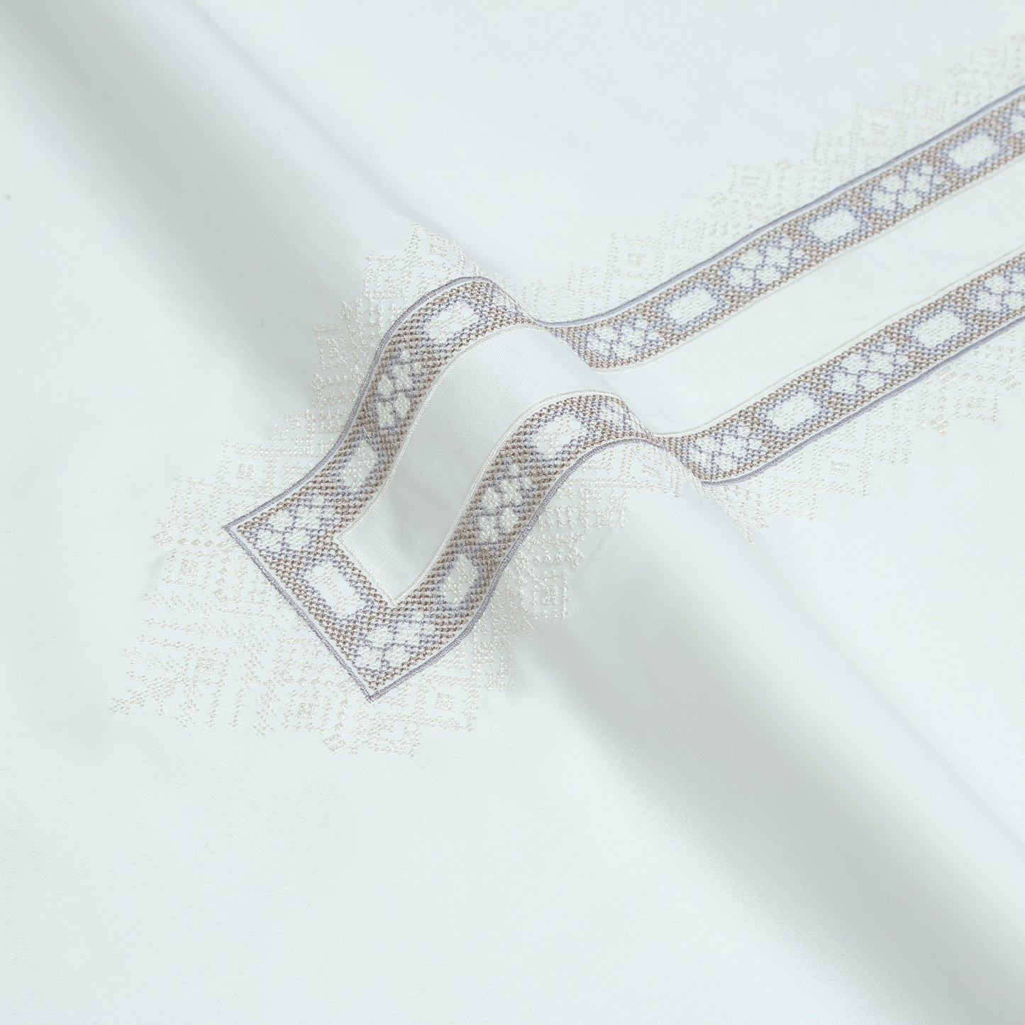 Men Unstitch Fancy Stitch-Embroidered Necline/Bann Kameez Shalwar - Offwhite