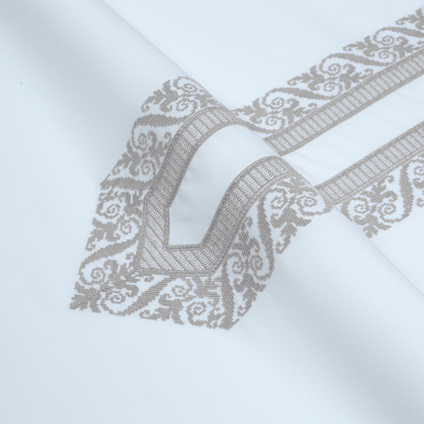 Men Unstitch Cotton Thread Fancy-Stitch Neckline Embroidered Kameez Shalwar With Contrast Colors & Signature Pattern Embroidery Design - Off-White